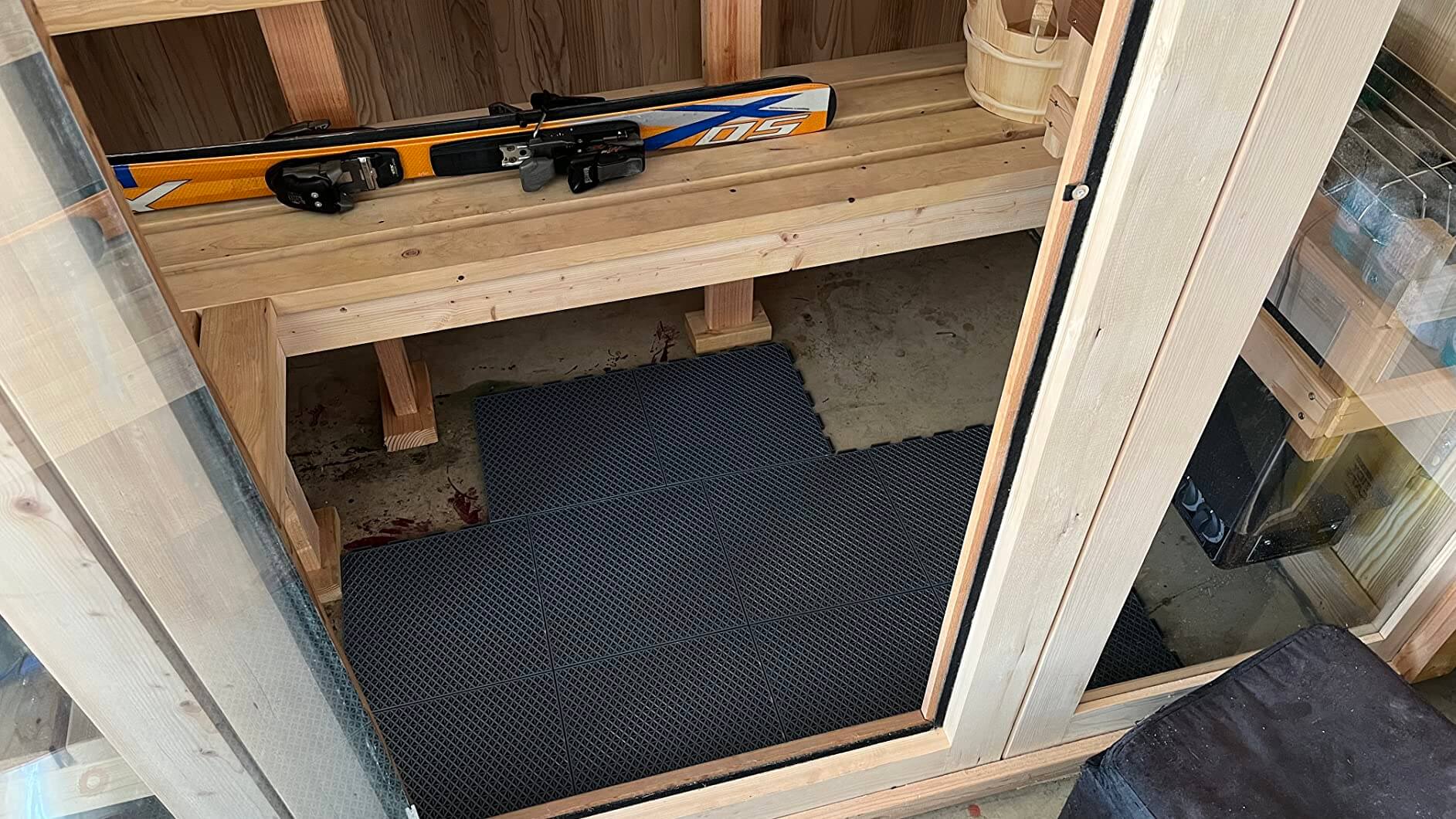 Shed moisture proof floor